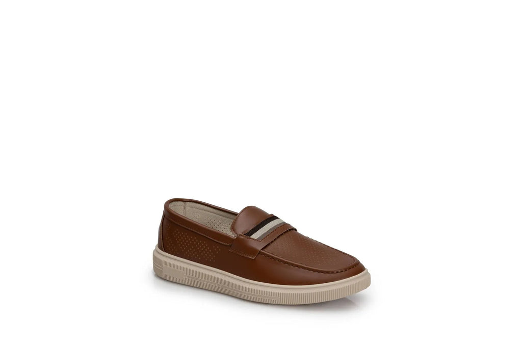 Mocasin sintetico color cafe claro
