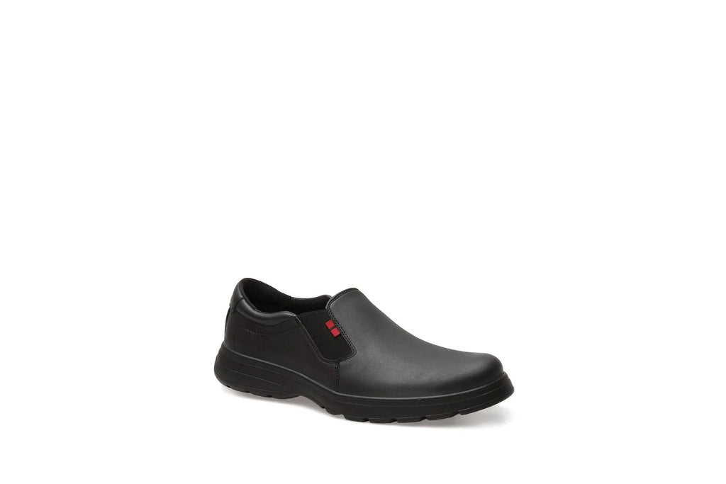 Zapato sintetico color negro
