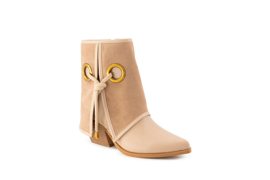 bota color blanco  para mujer