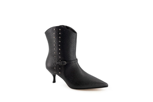 bota color negro  para mujer